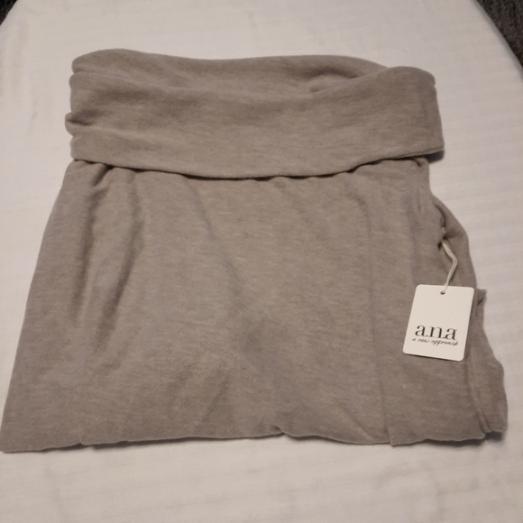 Off-Shoulder Sweater - Picture 10 of 13